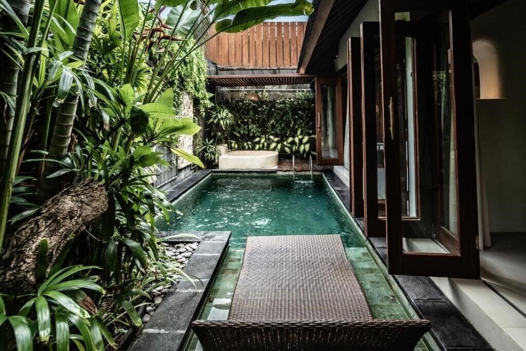 Отель Legian Kriyamaha Villa 4*