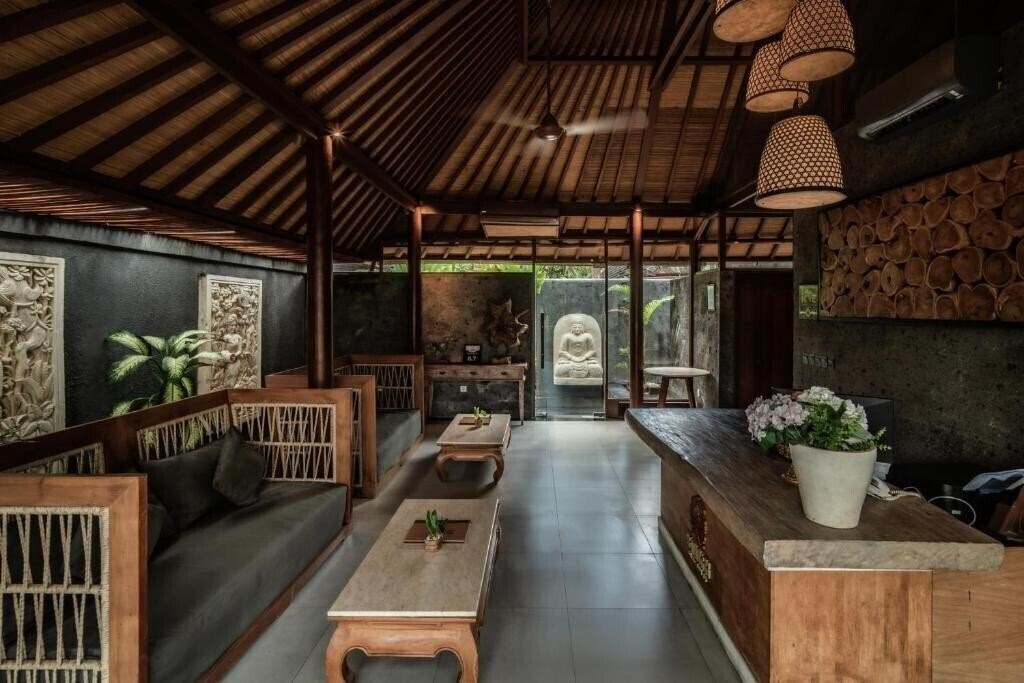 Фотография Legian Kriyamaha Villa 4*