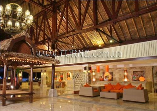 Отель Holiday Resort Lombok 4*