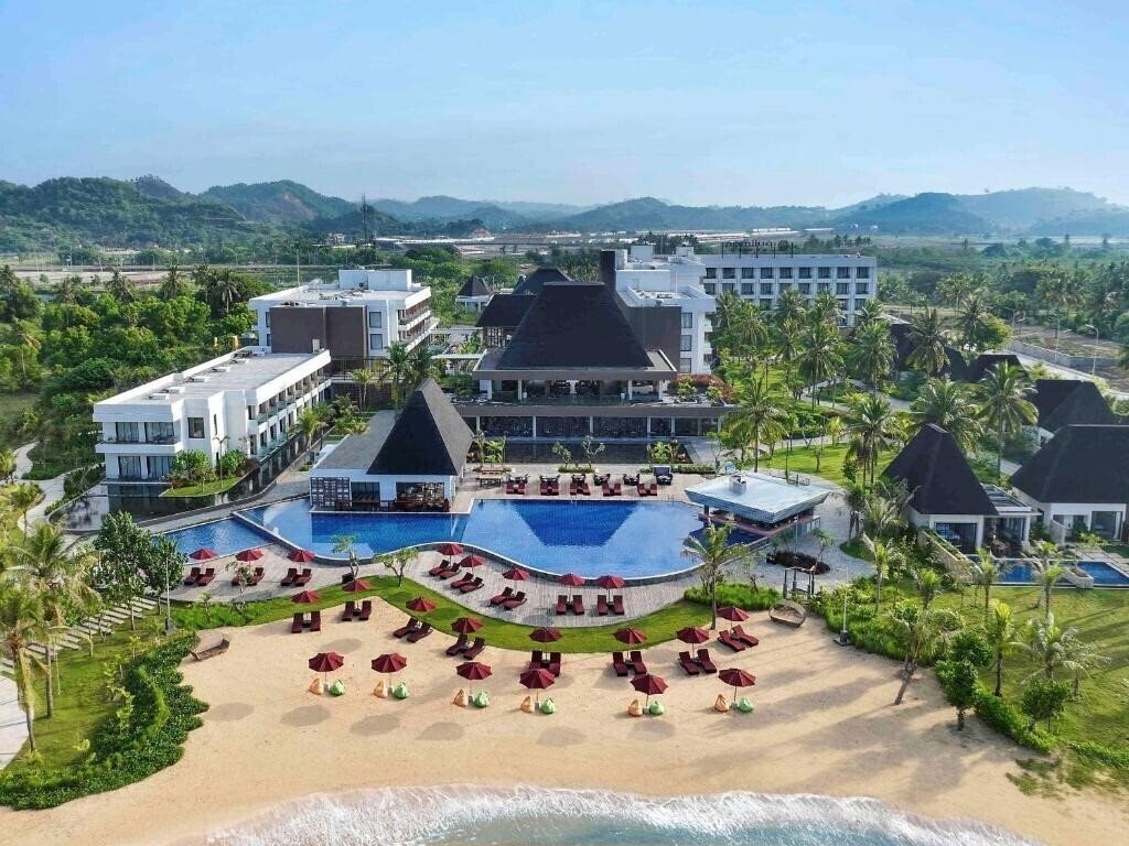 Отель Pullman Lombok Mandalika Beach Resort 5*