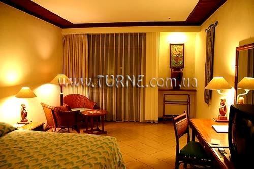 Отель Senggigi Beach 4*