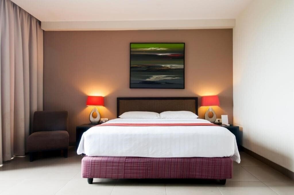 Отель 100 Sunset Boutique Hotel 4*