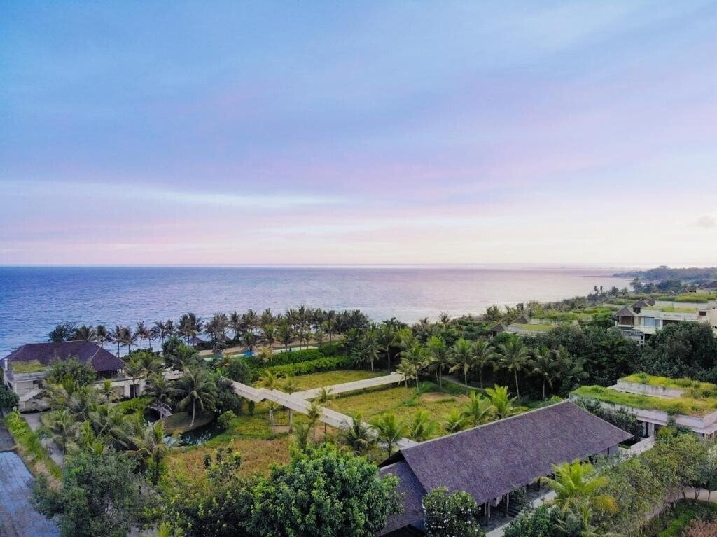 Отель Komaneka At Keramas Beach 5*