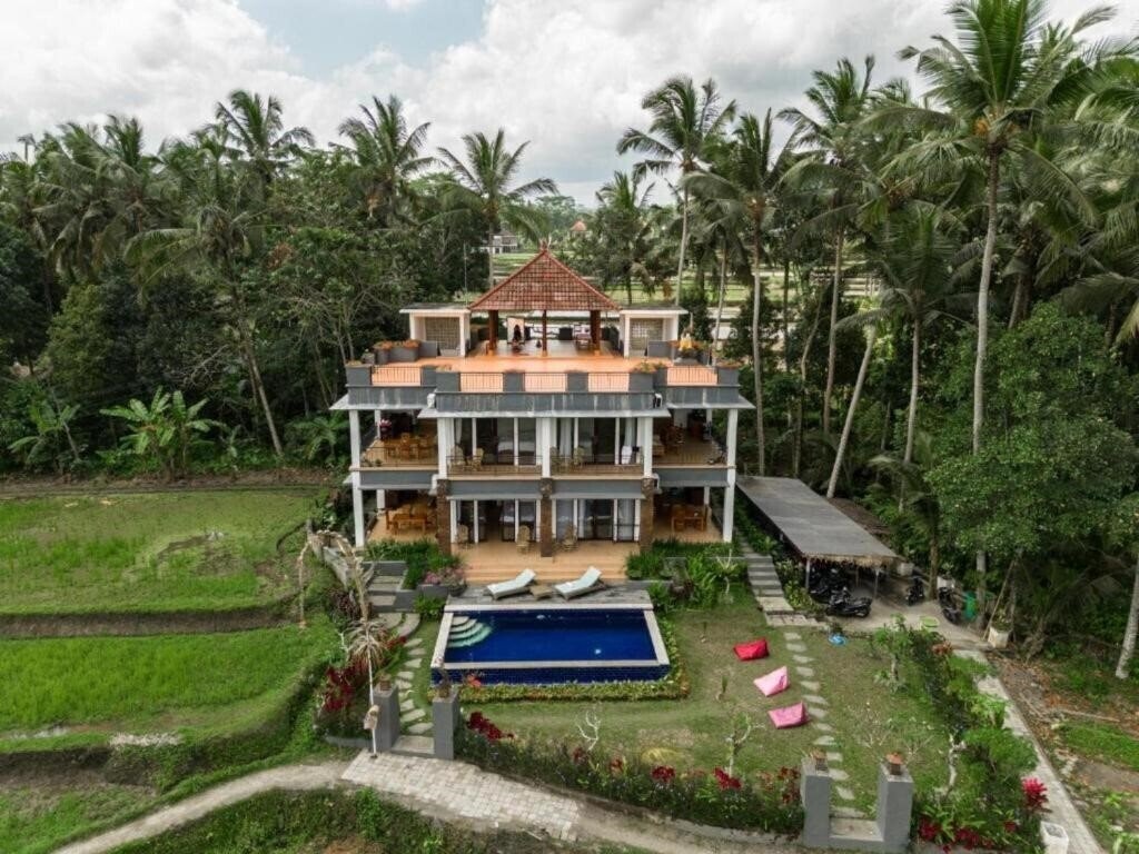 Отель Adhidrawa Ubud 3*