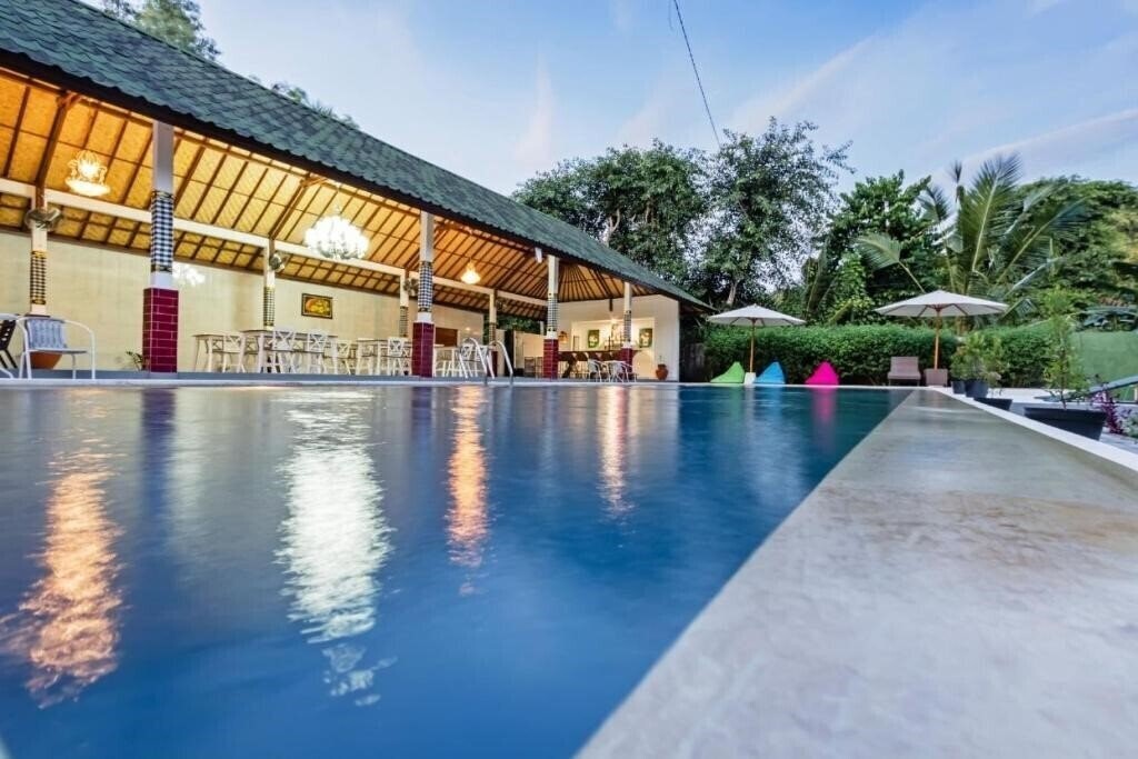 Отель Kesari Glory Hotel Nusa Penida 3*