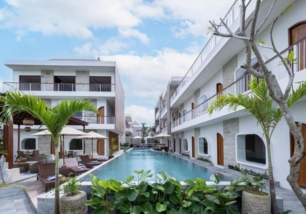 Отель La Tropica Canggu Bali by Kanaya Hospitality 4*