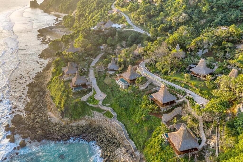 Отель Lelewatu Resort Sumba 5*