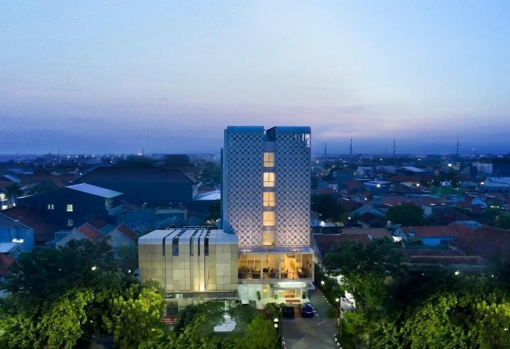 Отель KHAS Tegal Hotel 3*