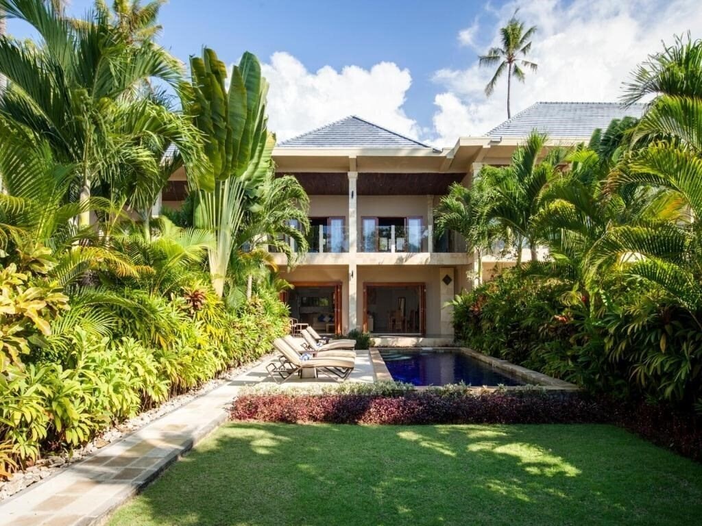 Отель The Lovina 4*