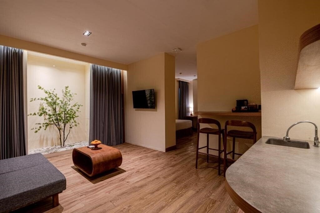 Отель The Rivavi Legian Hotel 4*