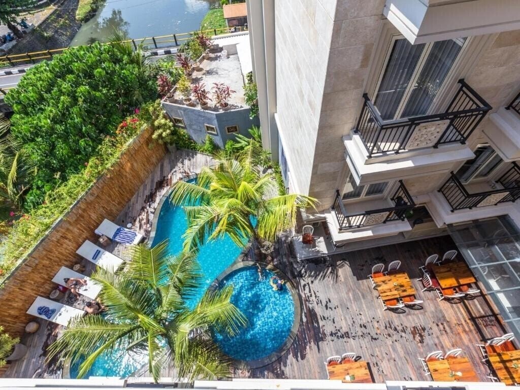 Фото Alron Hotel Bali 4*