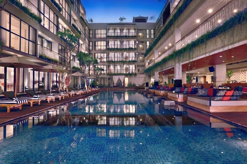 Отель Neo Kuta Legian 3*