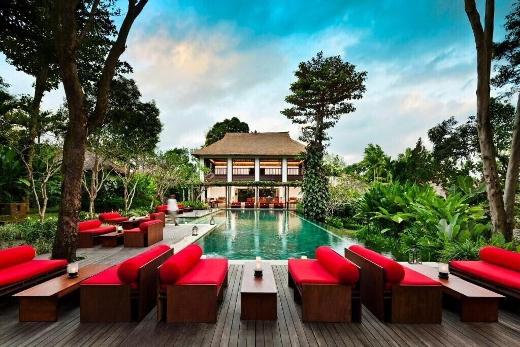 Отель Como Uma Ubud 5*