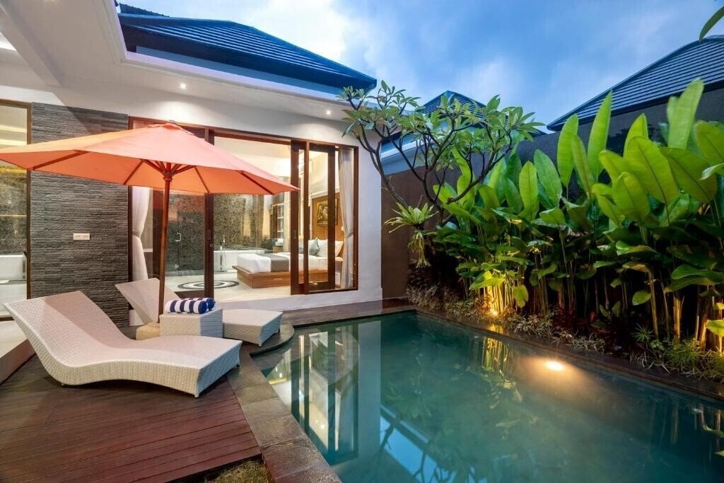 Отель Puri Keraton Seminyak 5*
