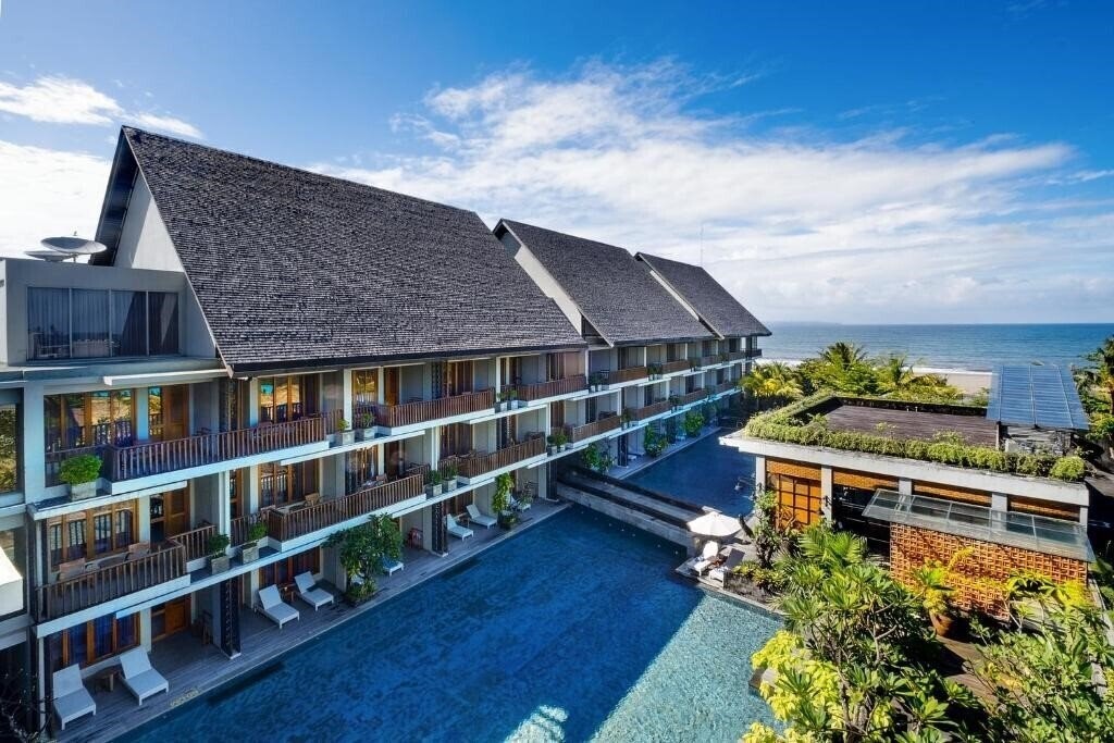 Отель Swarga Suites Bali Berawa 5*