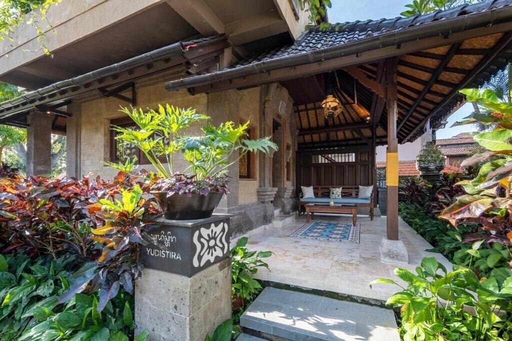 Отель Puri Saraswati Dijiwa Ubud 4*