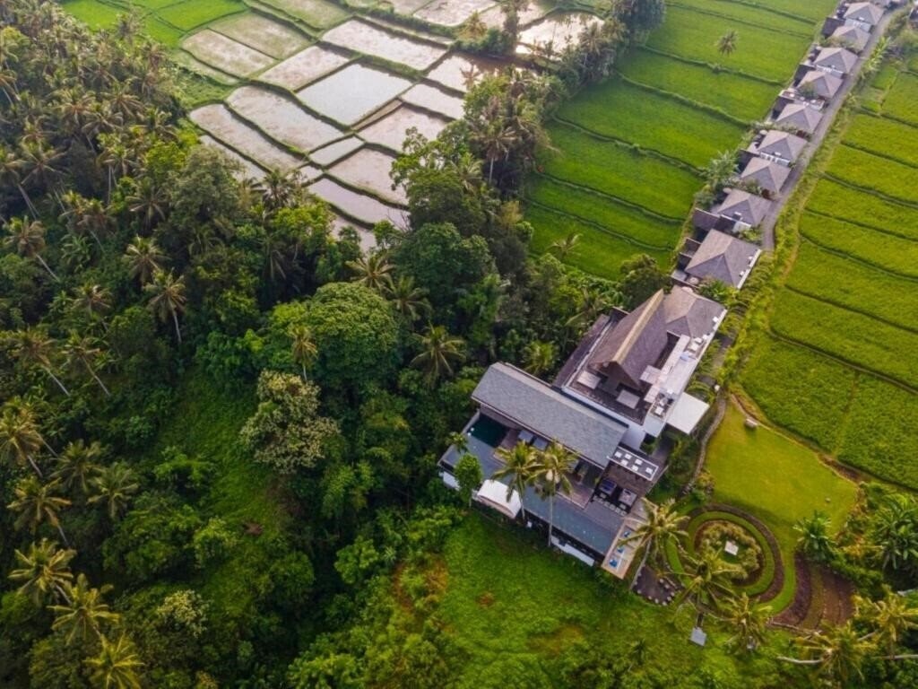 Отель Kaamala Resort Ubud 5*