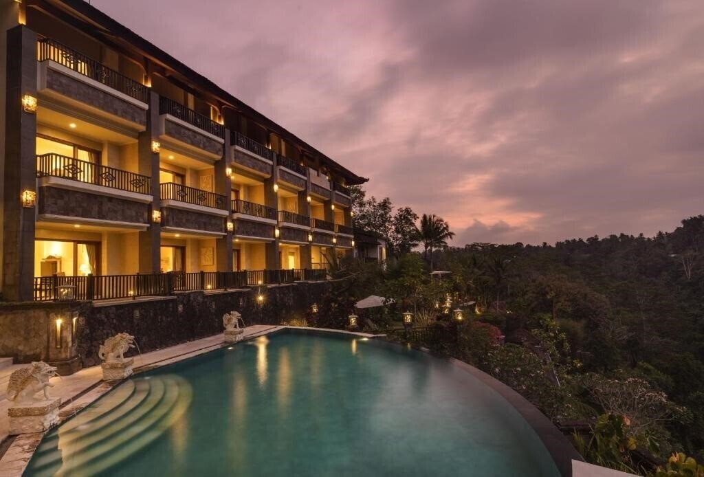 Отель Rijasa Agung Resort & Villas 4*