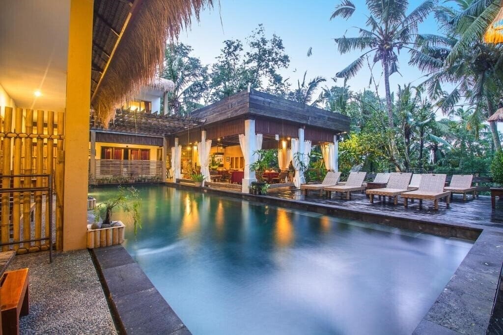Отель Alam Sembuwuk Resort Ubud 4*