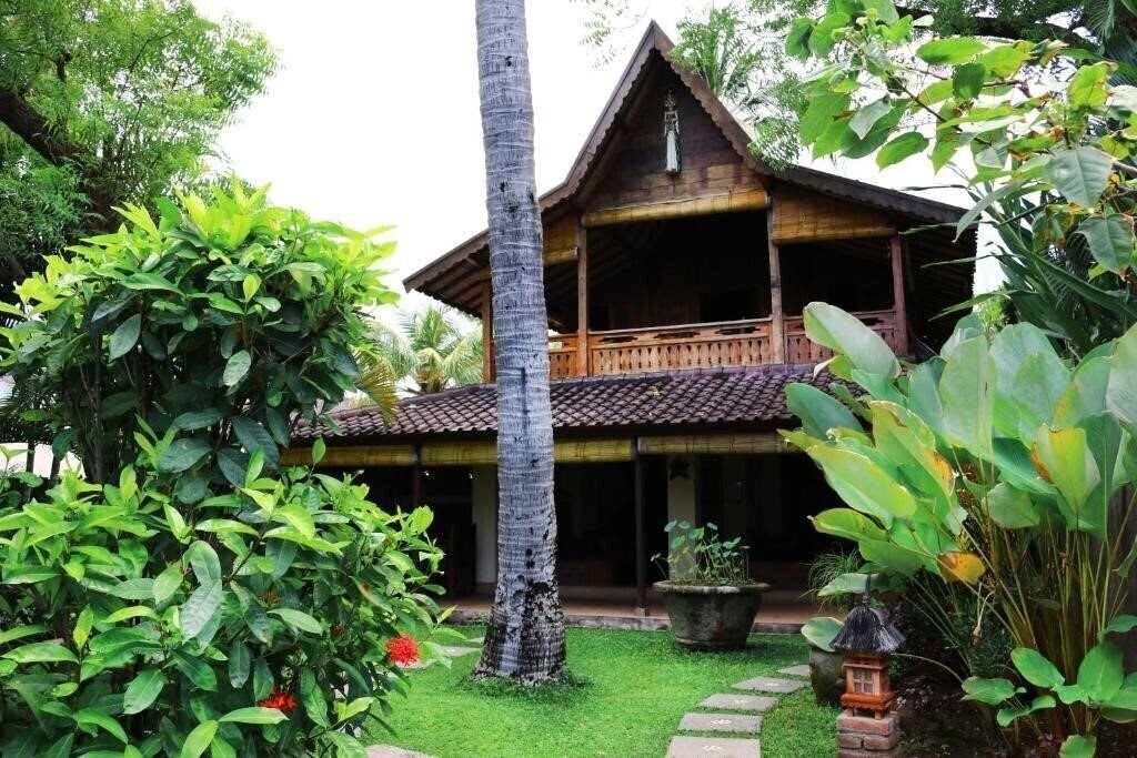 Картинка Lovina Beachhouse Villas 4*