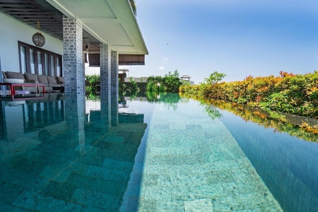 Отель The Ocean Views Luxury Villas & Apartment 4*