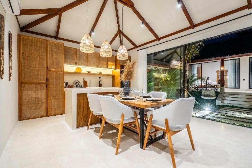 Картинка Ubud Rice Field Villa 4*