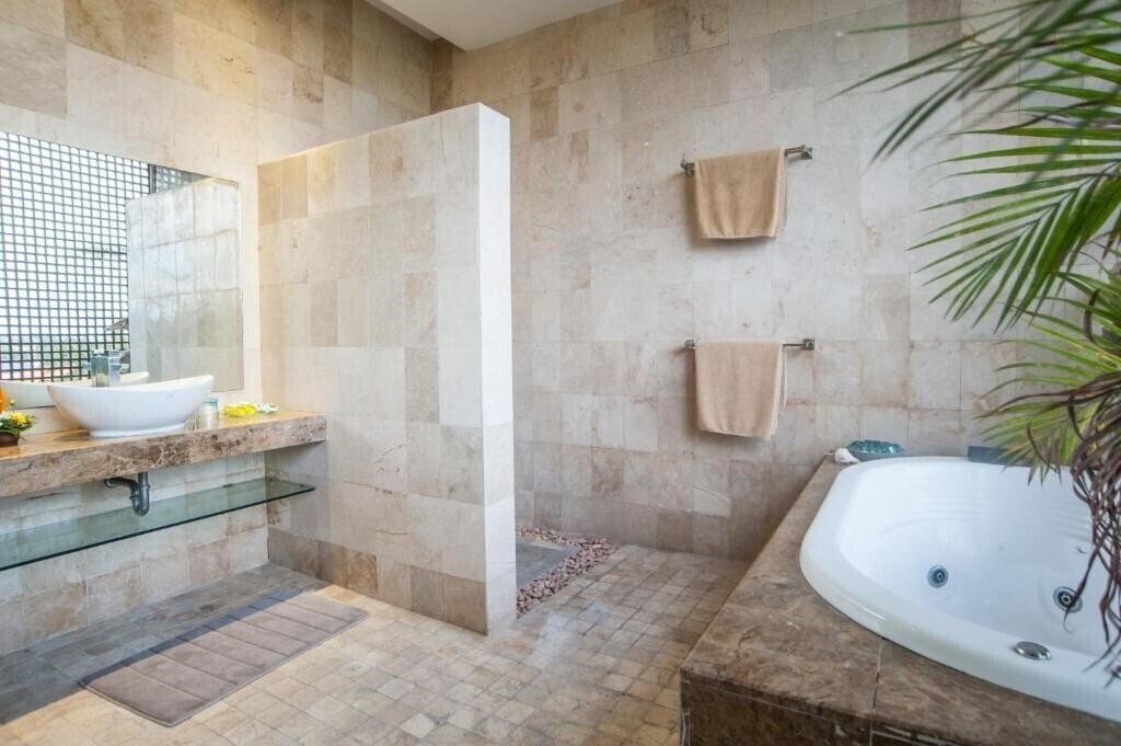 Фотография Bali Mystique Hotel and Apartments 3*