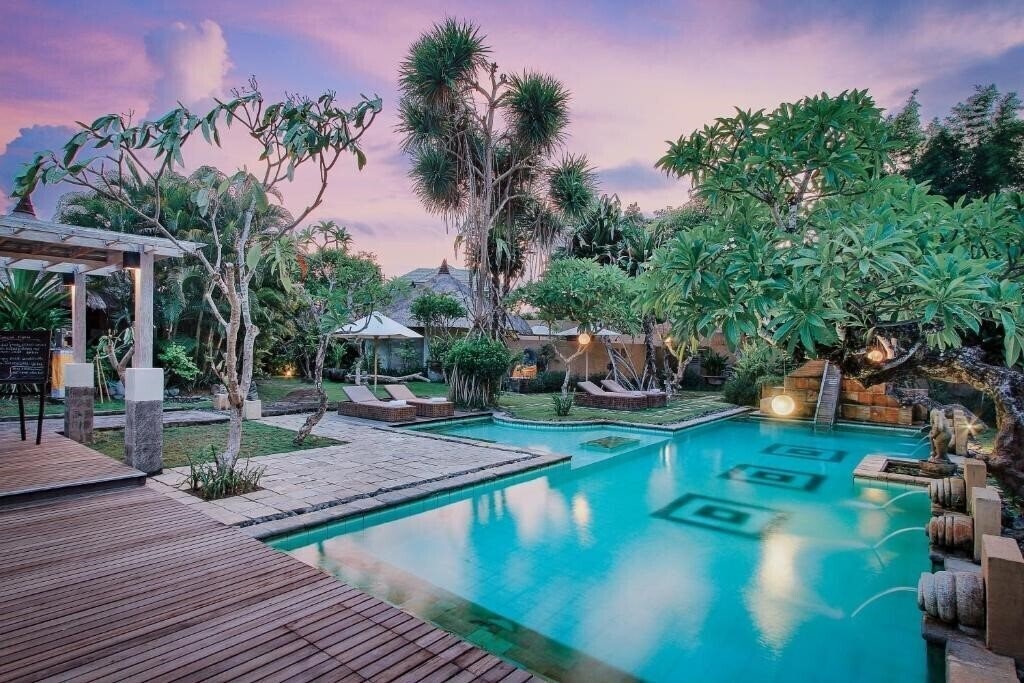 Отель Visakha Sanur 4*