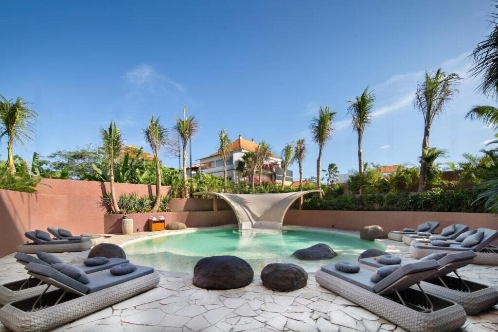 Отель Seascape Resort Sanur 5*