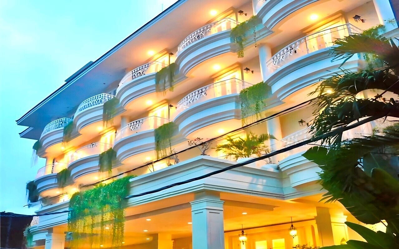 Отель Amalfi Hotel Seminyak 3*
