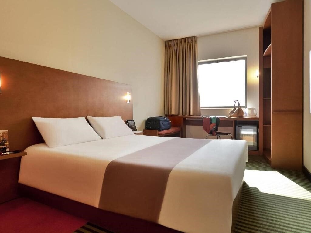 Отель Ibis 4*