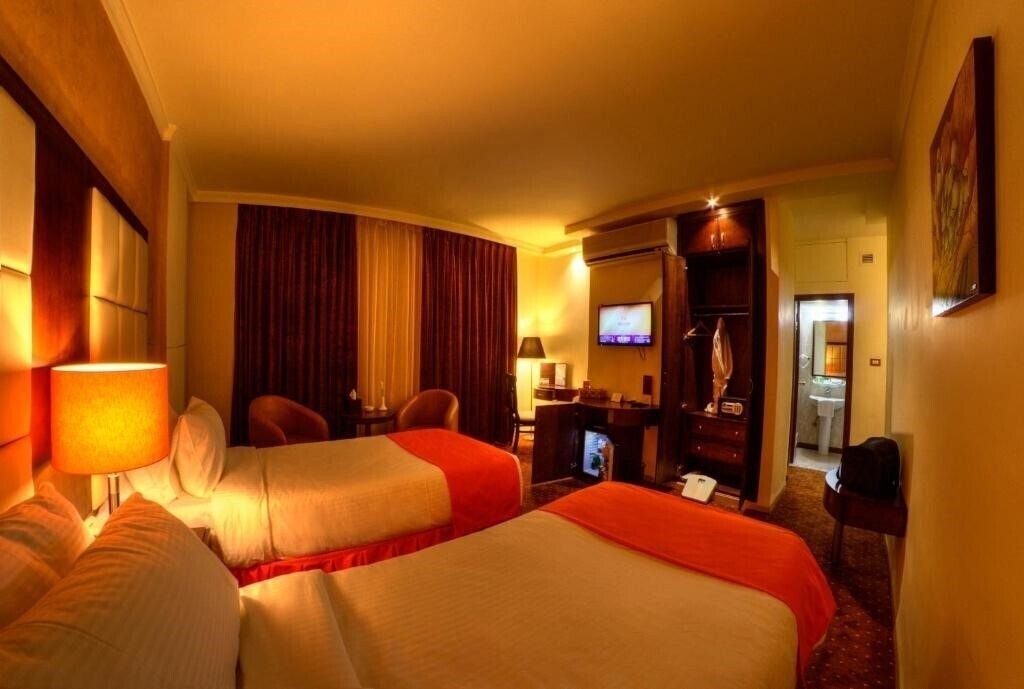 Фотография Meneur Hotel 3*