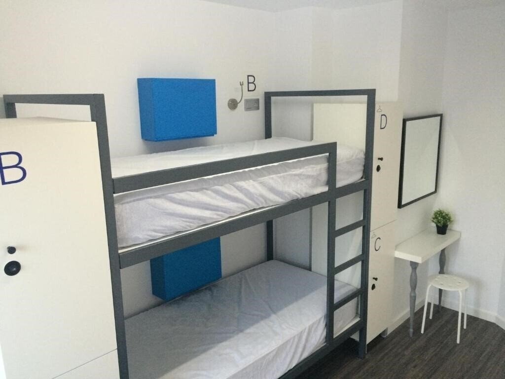 Отель Chameleon Hostel Alicante 2*