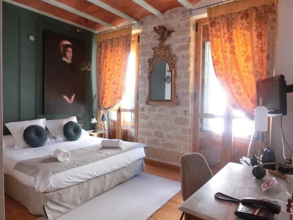 Изображение Les Monges Palace Boutique (ex. Hostal Les Monges Palace) 3*