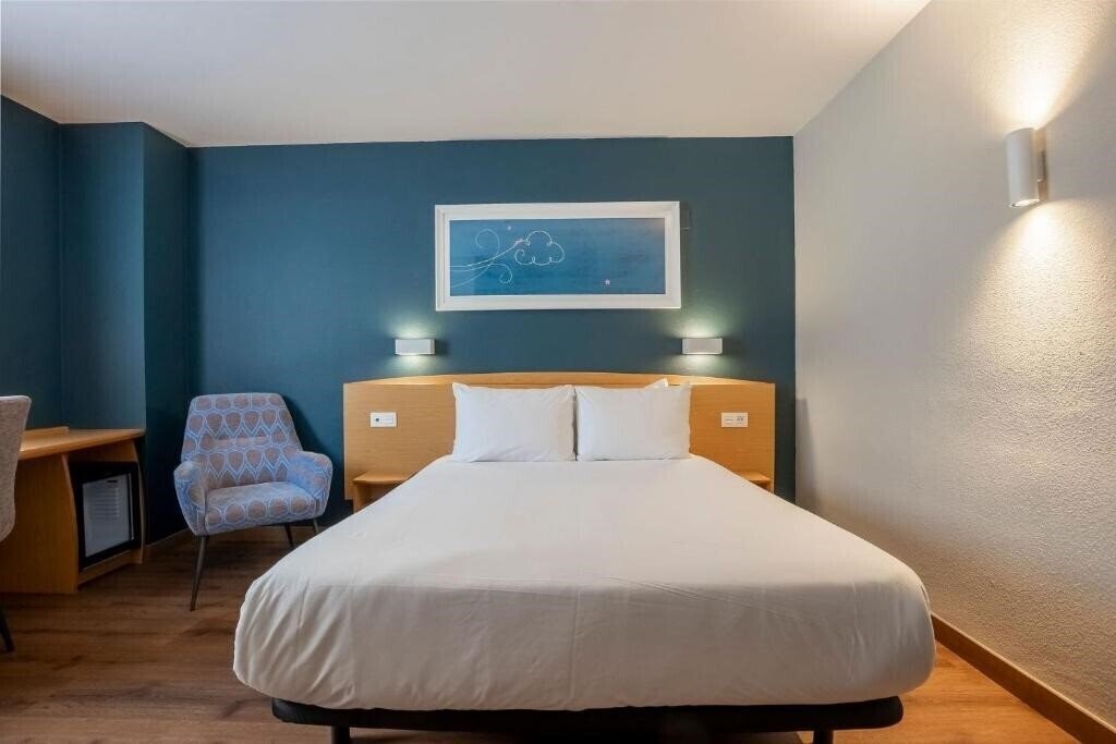 Отель Travelodge Alicante Puerto (ex. Campanile Alicante) 3*