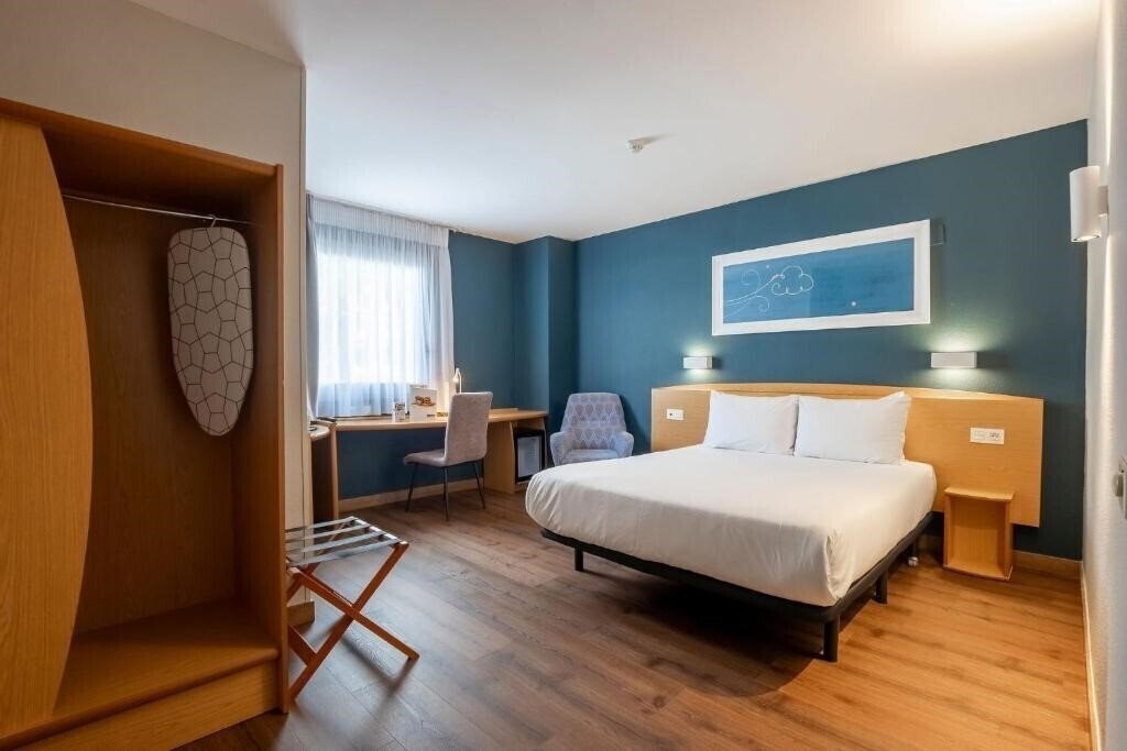 Фотография Travelodge Alicante Puerto (ex. Campanile Alicante) 3*