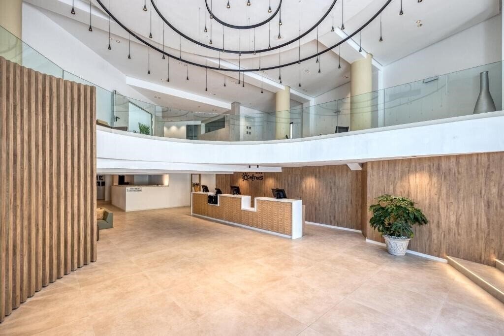 Фото Gran Hotel Almeria 4*