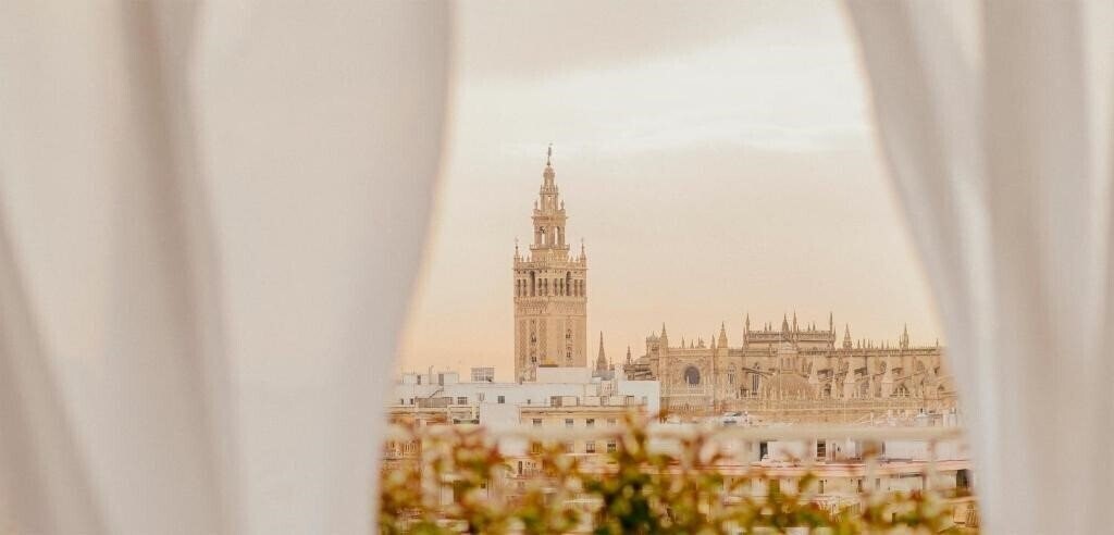 Отель Gran Melia Colon 5*