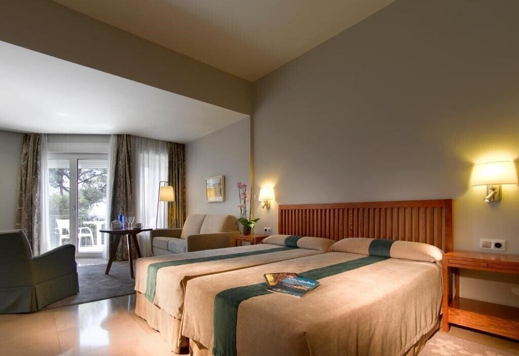 Фото Parador De Cordoba 4*