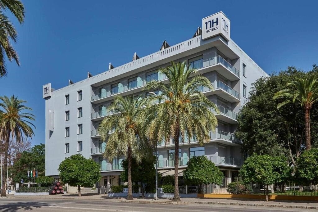 Отель NH Avenida De Jerez 4*