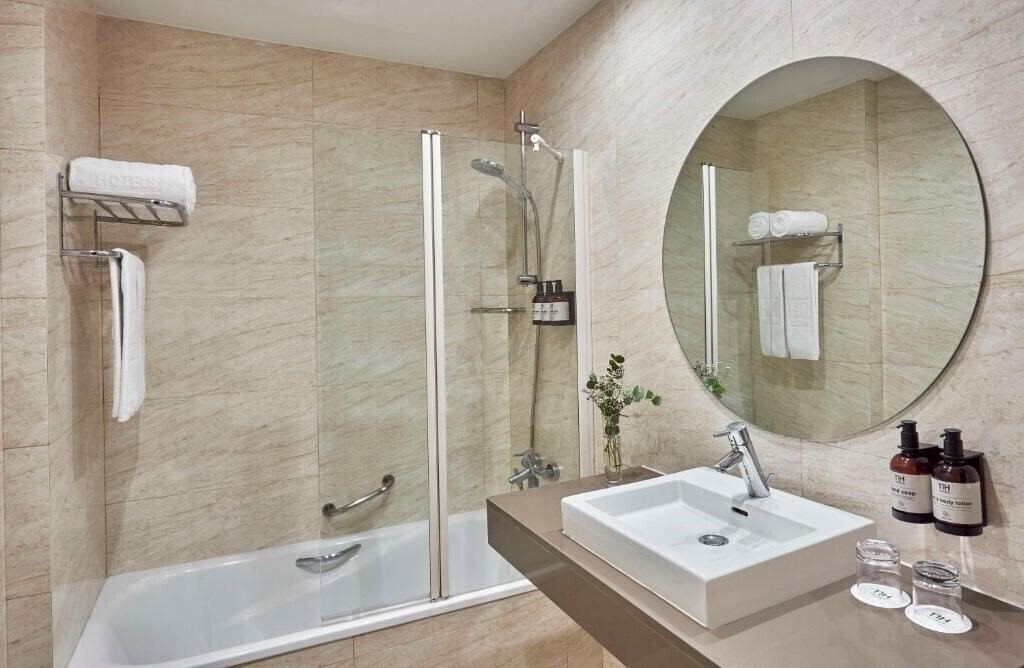 Картинка NH Avenida De Jerez 4*