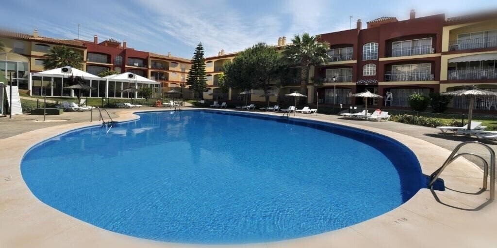 Отель Apartamentos Leo Islamar 2*