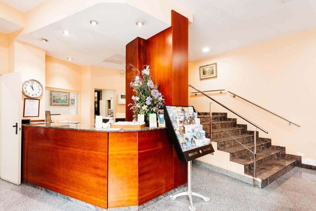 Отель Travessera 2*