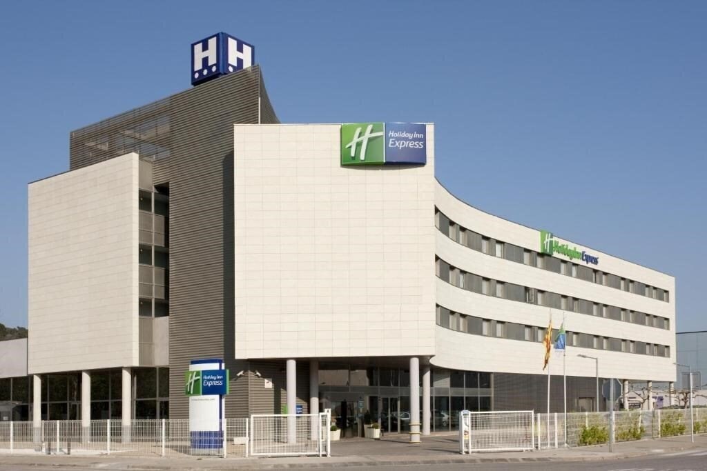 Отель Holiday Inn Express Molins De Rei 3*