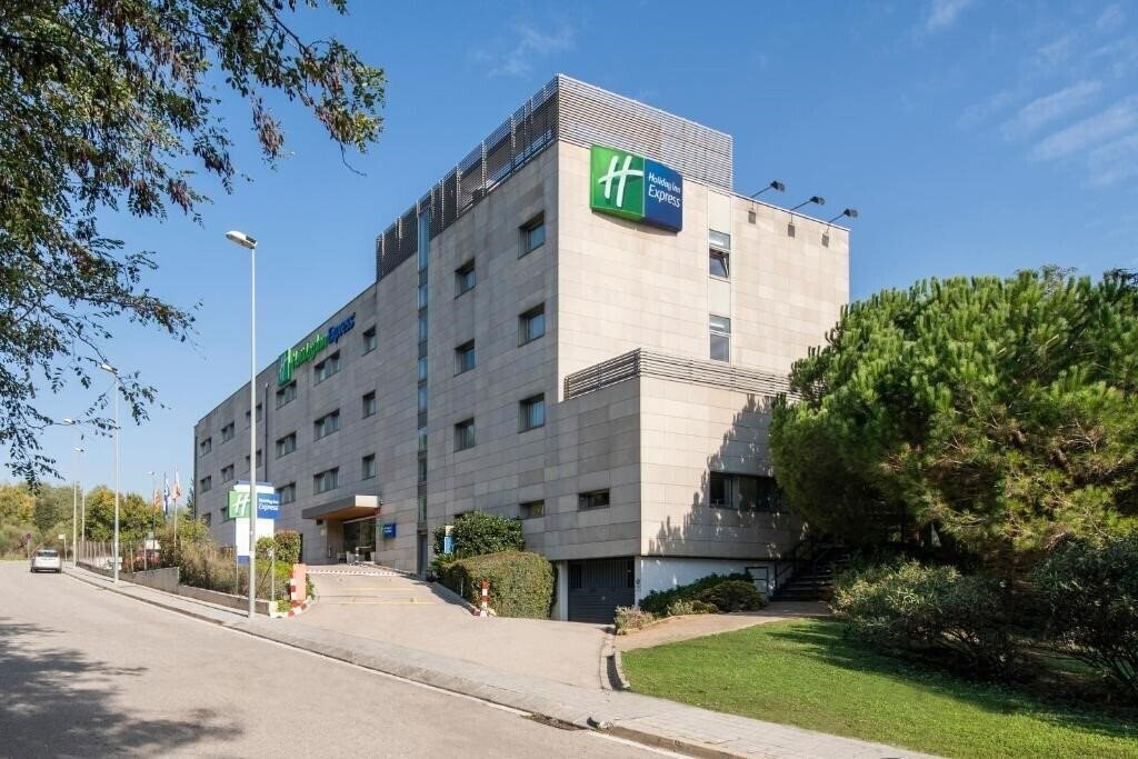 Картинка Holiday Inn Express Montmelo 3*