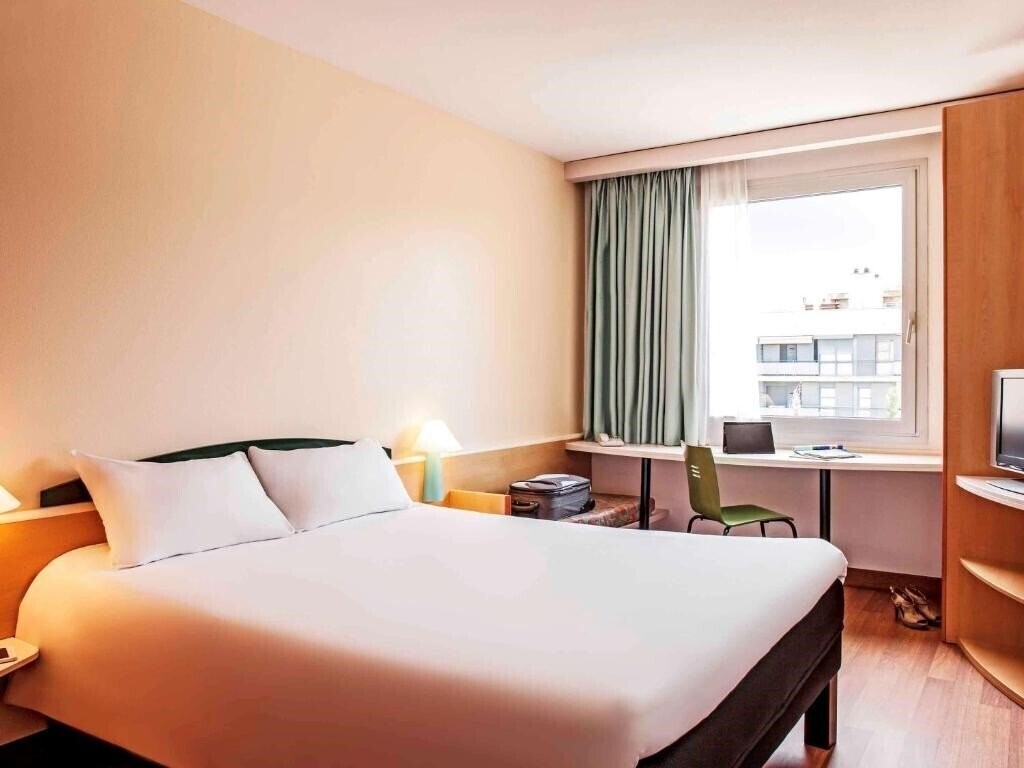 Отель Ibis Barcelona Molins De Rei 2*