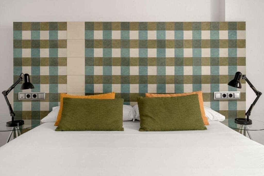 Отель Eric Vokel Boutique Apartments Gran Via Suites 4*
