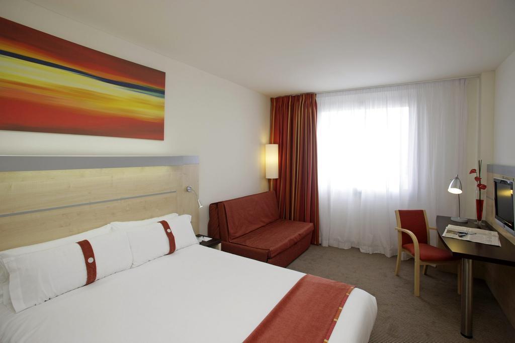 Отель Holiday Inn Express Barcelona City 22 3*