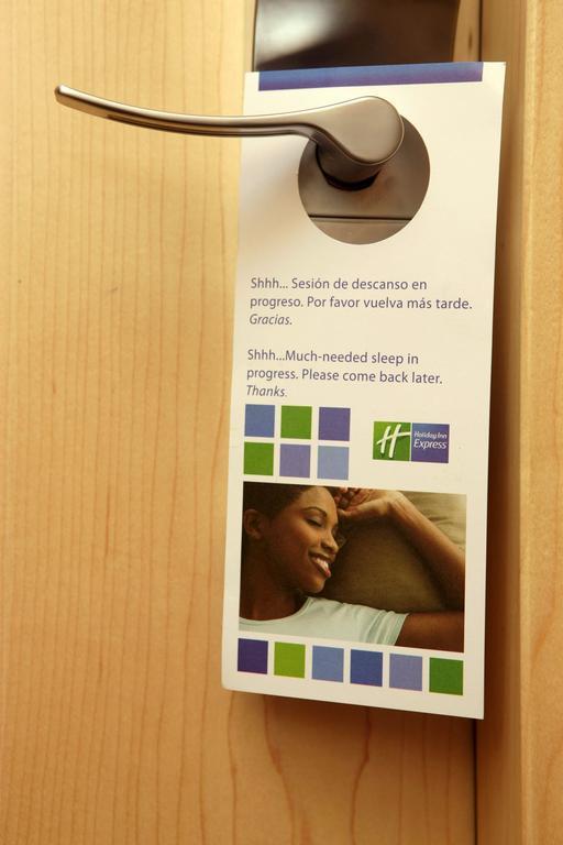 Фото Holiday Inn Express Barcelona City 22 3*