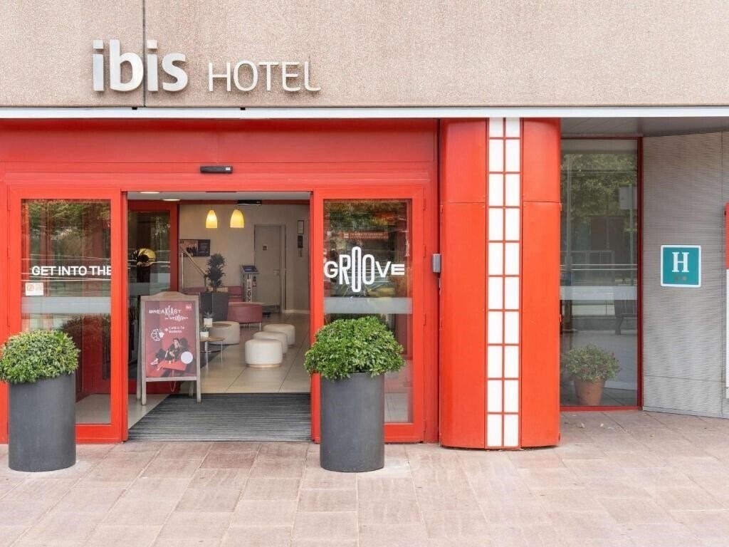 Отель Ibis Barcelona Meridiana 2*